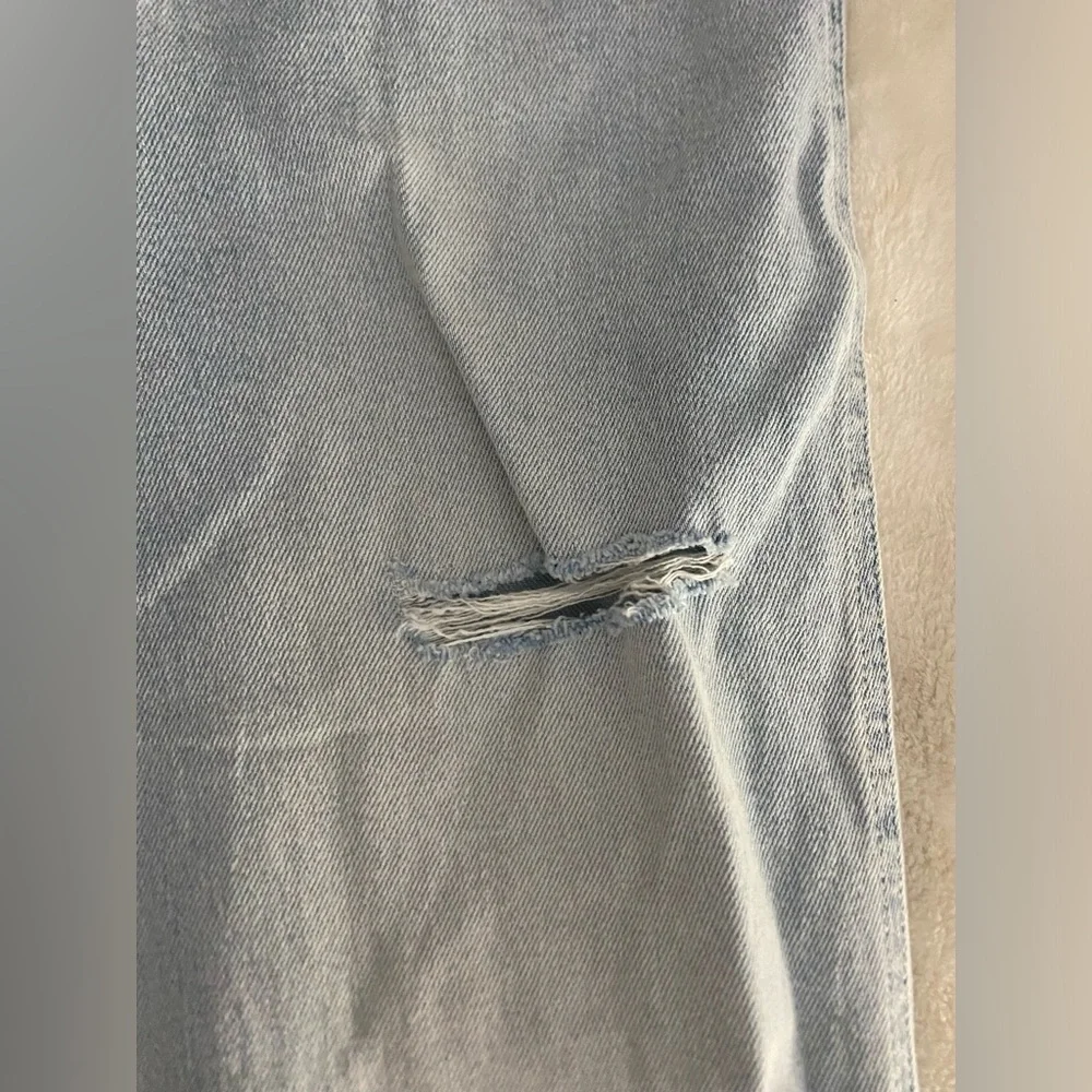 Hollister Ripped Mom Jeans - Picture 4 of 6